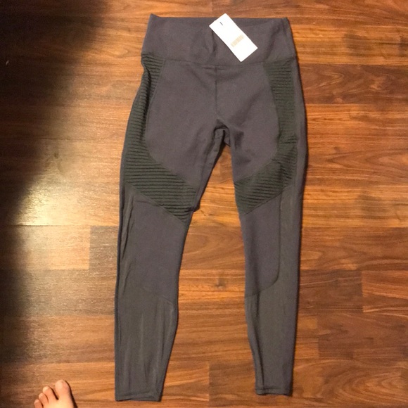 Fabletics Pants - High Waisted Capri